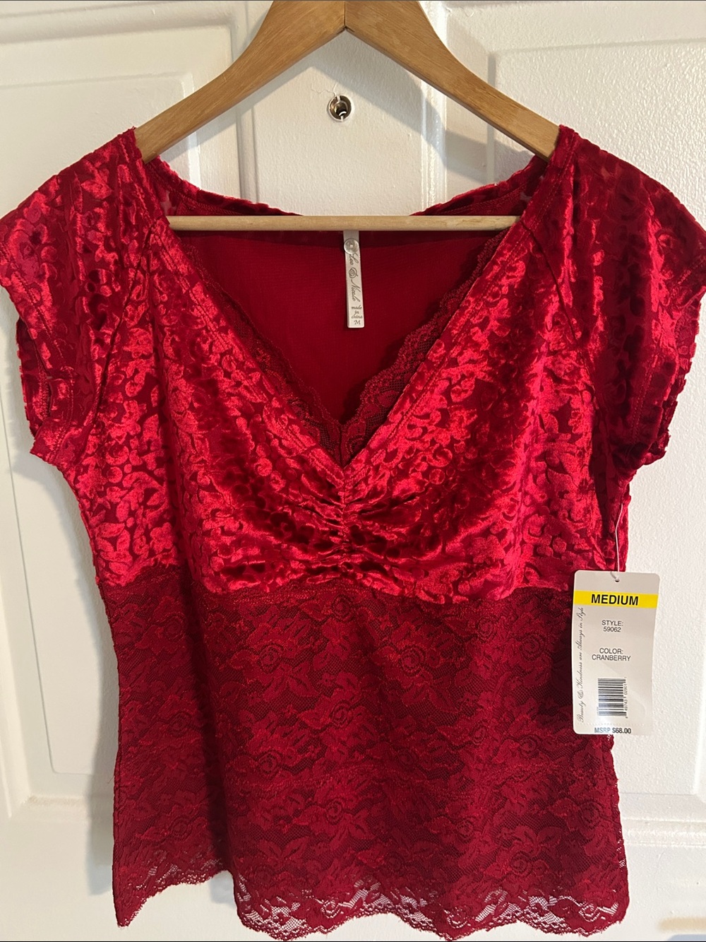Leo & Nicole Red Lace V-Neck Short Sleeve Top